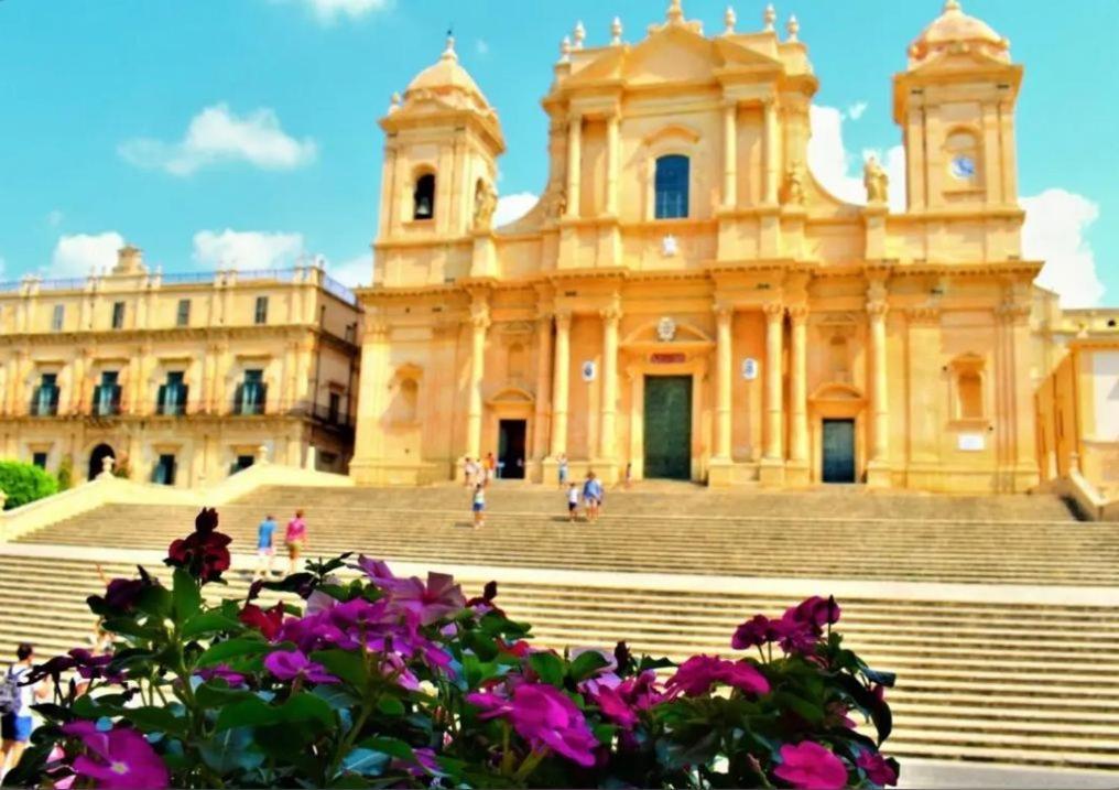 La Casa Di Tina Villa Canicattini Bagni Bagian luar foto